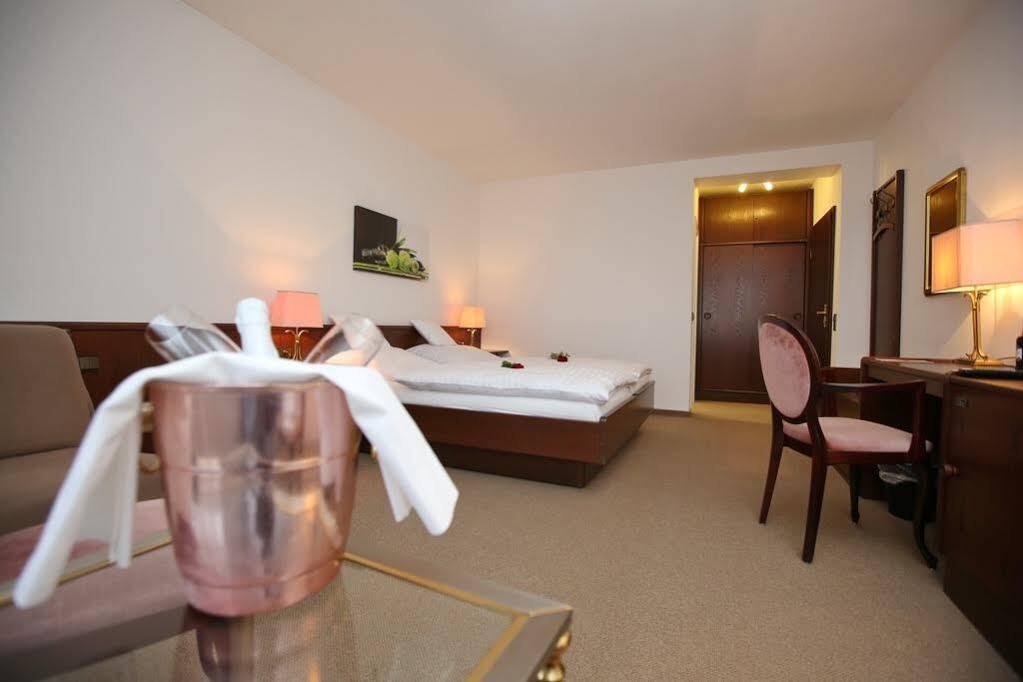 Hotel Am Peterstor Montabaur Exterior photo